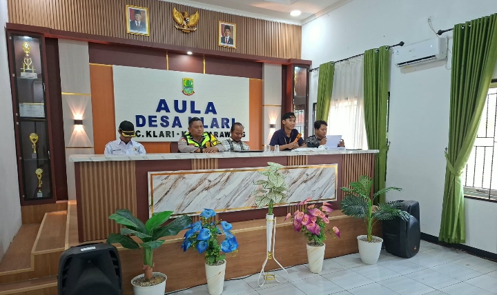 Bhabinkamtibmas Polsek Klari Hadiri Monitoring dan Rapat Pleno Penetapan DPS Desa Klari ‎
