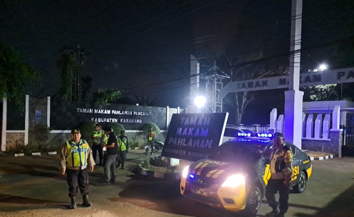 ‎Patroli Perbatasan, Polsek Klari Pastikan Situasi Malam Aman Dan Kondusif ‎