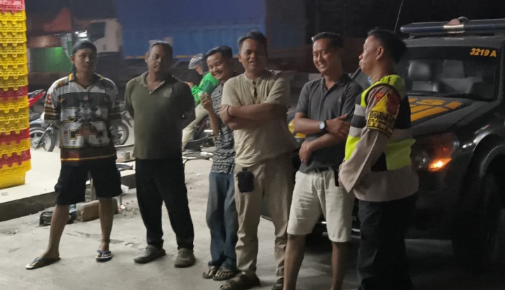 Personel Patroli Polsek Klari Sapa Warga, Antisipasi Gangguan Kamtibmas