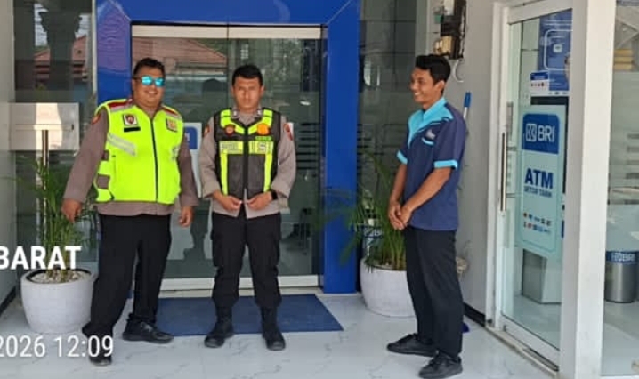 Personil Polsek Telukjambe Barat Lakukan Patroli ke Bank BRI