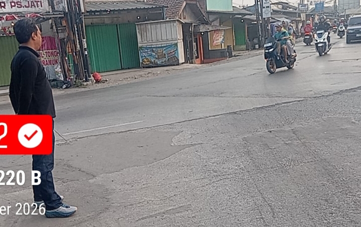 ‎Sapa Pagi, Personel Unit Reskrim Polsek Telukjambe Barat Laksanakan Monitoring dan Pengaturan Lalu Lintas di Interchange Tol Karawang Barat