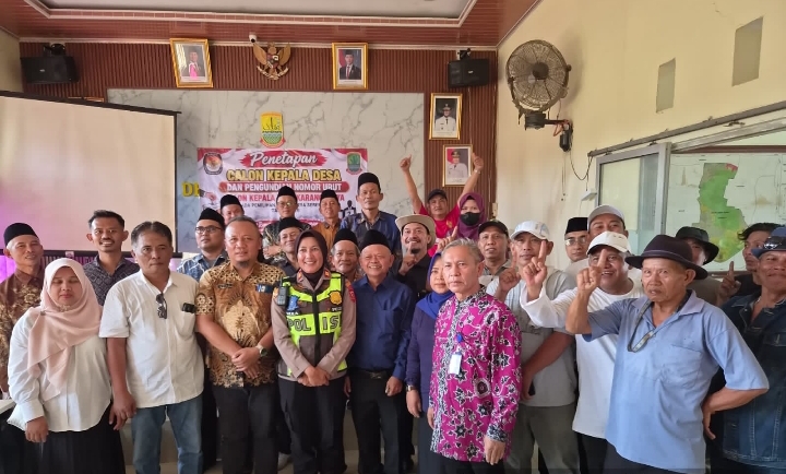 Polsek Telukjambe Barat Amankan Penetapan dan Pengundian Nomor Urut Calon Kades Karangmulya, Berlangsung Kondusif
