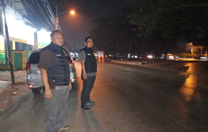 ‎Kanit Reskrim Bersama Anggota Laksanakan Patroli Kring Serse Antisipasi Kejahatan Jalanan di Bunderan Masari ‎