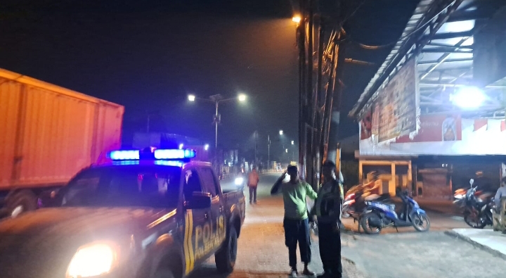 Patroli Dinihari, Polsek Klari Antisipasi 3C dan Tawuran di Pertigaan Kopel