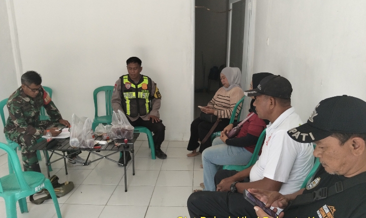 Sinergitas TNI-Polri, Bhabinkamtibmas dan Babinsa Sosialisasikan Kamtibmas kepada Calon Karyawan KDMP Desa Cibalongsari