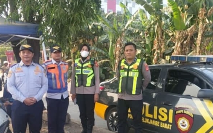 ‎Kapolsek Telukjambe Barat Sambangi Petugas Dishub di Desa Margakaya, Perkuat Sinergitas Jaga Kamtibmas ‎