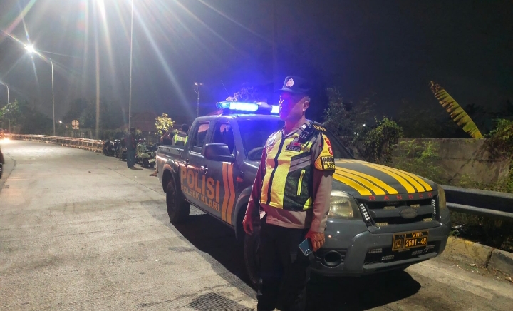 Patroli KRYD Polsek Klari Pastikan Gerbang Tol Karawang Timur Aman dan Kondusif