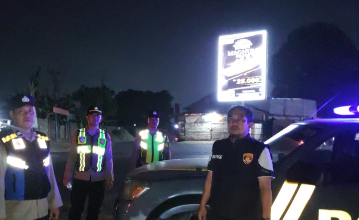 ‎Pastikan Wilayah Curug Tetap Kondusif, Personel Polsek Klari Laksanakan Patroli Malam ‎