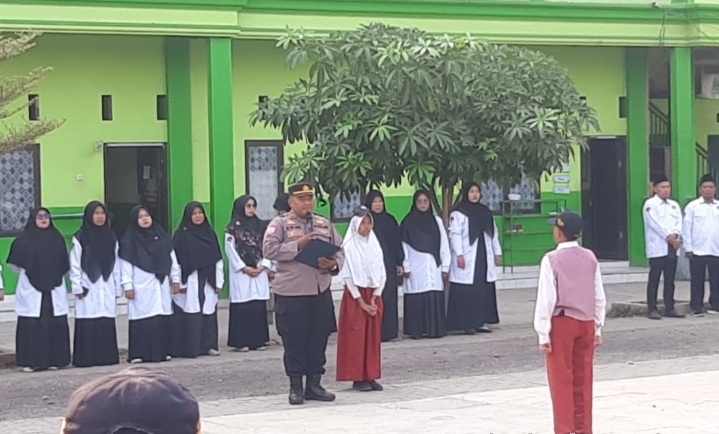 ‎Personil Polsek Klari Hadir di Sekolah, Gaungkan Program Polisi Peduli Pendidikan untuk Cegah Kenakalan Remaja