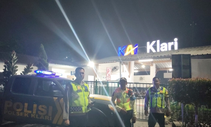 ‎Patroli Subuh Polsek Klari Sasar Stasiun KA Klari, Antisipasi Gangguan Kamtibmas ‎