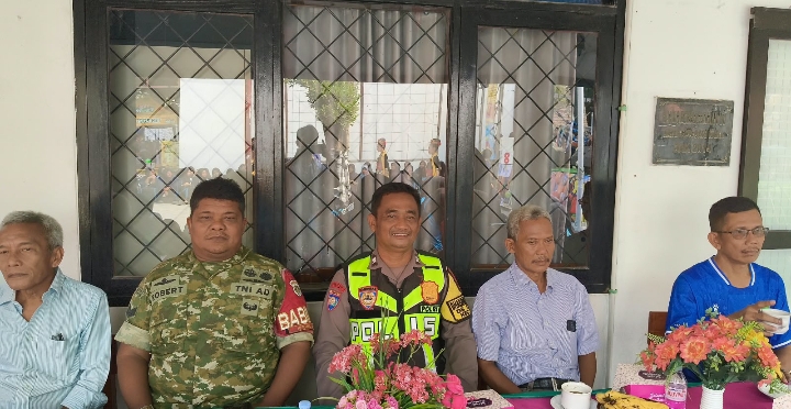‎Sinergitas TNI-Polri Klari, Hadiri Kegiatan Warga Dusun Kebon Kacang Desa Cimahi