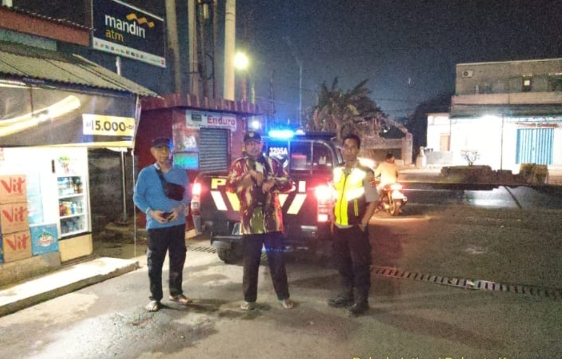 ‎Patroli Dinihari Polsek Jatisari Sambangi SPBU Balonggandu, Antisipasi Gangguan Kamtibmas