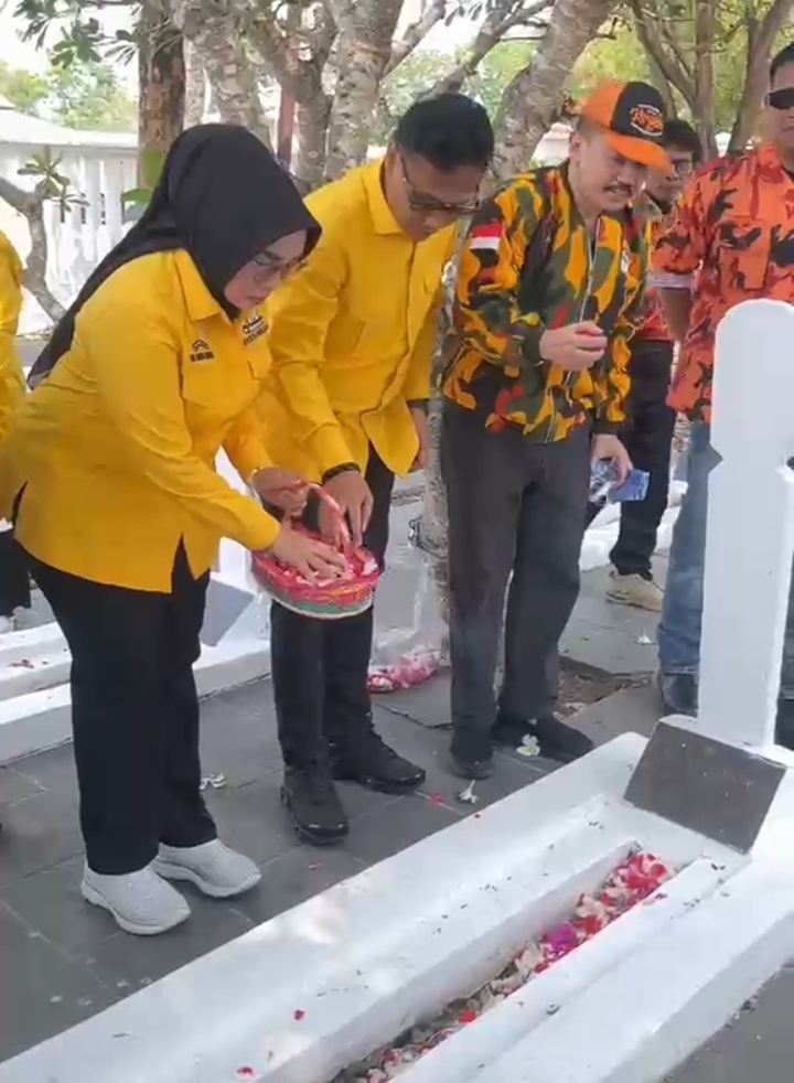 HUT Golkar ke-62, Sri Rahayu Ikuti Ziarah dan Tabur Bunga di TMP, Tegaskan Target Tambah Kursi pada 2029