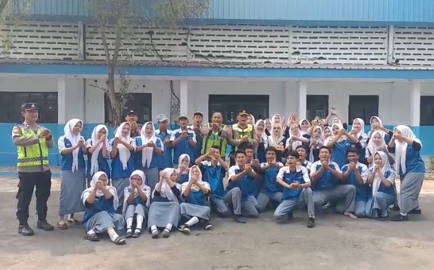 ‎Kapolsek Klari Berikan Imbauan kepada Siswa SMK Texmaco, Antisipasi Keberangkatan Pelajar ke Jakarta untuk Ikuti Unjuk Rasa