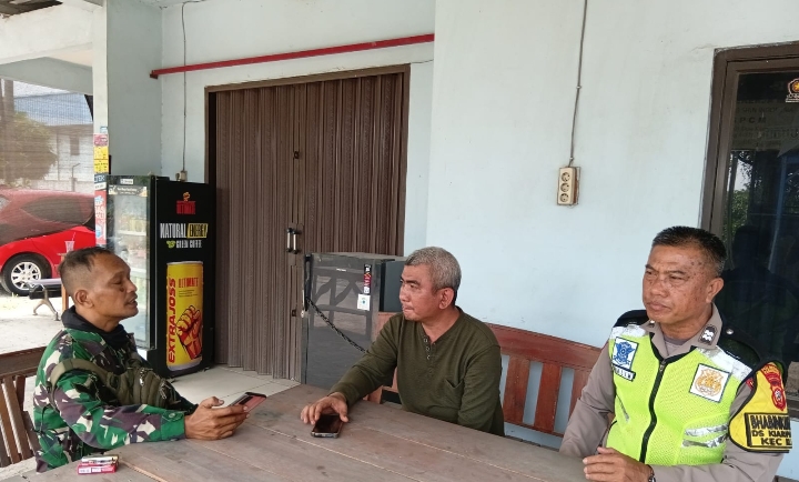 ‎Sinergitas TNI-Polri, Bhabinkamtibmas Polsek Klari Bersama Babinsa Sapa Warga Kiarapayung Jaga Kamtibmas