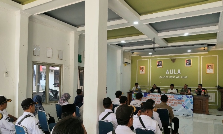 ‎Minggon Desa Walahar, Bhabinkamtibmas Polsek Klari Imbau Warga Cegah Karhutla ‎
