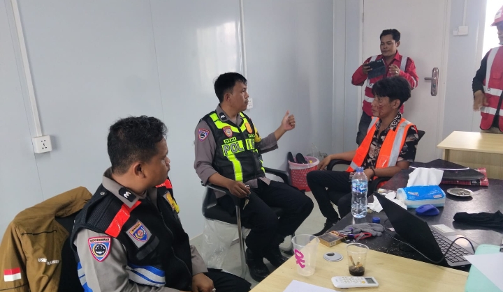 Patroli Polsek Telukjambe Barat Berikan Penyuluhan Kamtibmas kepada Karyawan PT. Zhongmao