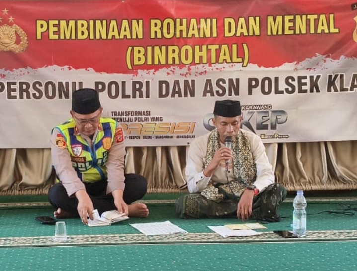 ‎Polsek Klari Gelar Binrohtal, Tingkatkan Keimanan dan Integritas Personel