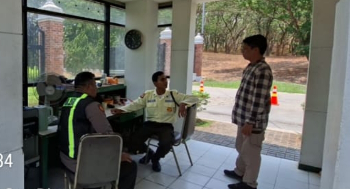 Personel Polsek Telukjambe Barat Pastikan Kamtibmas Aman dan Kondusif