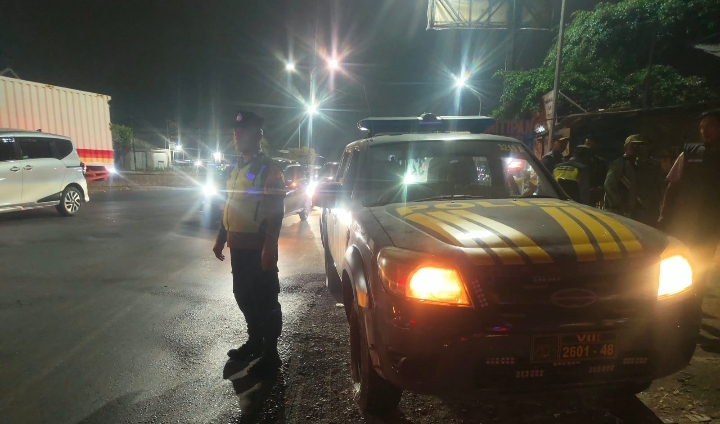 Langkah Preventif Mengantisipasi Gangguan Kamtibmas, Personil Polsek Klari Lakukan Patroli Dinihari