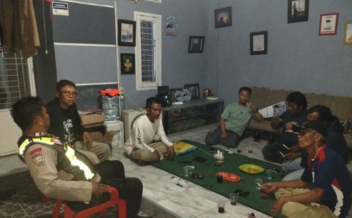 ‎Bhabinkamtibmas Polsek Klari Silaturahmi Kamtibmas dengan Cakades Cibalongsari, Imbau Jaga Kondusivitas Jelang Pilkades