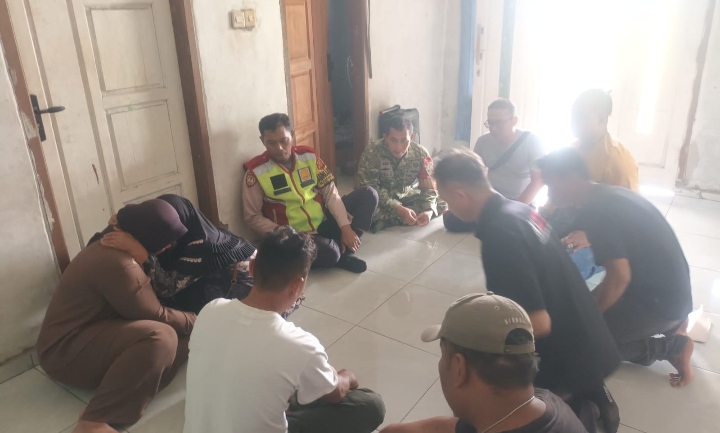 Bhabinkamtibmas dan Babinsa Klari, Hadir di Tengah Warga, Situasi Desa Karanganyar Tetap Kondusif
