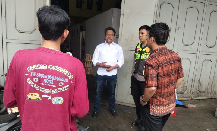 Polsek Telukjambe Barat Laksanakan Perlinsos, Sambangi Warga Dusun Badami Desa Margakaya