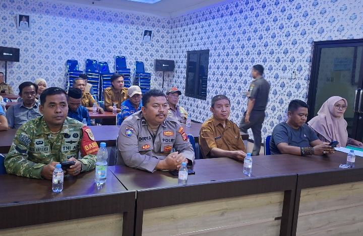 Sinergitas TNI-POLRI, Bhabinkamtibmas Bersama Babinsa Monitoring Pengamanan Kegiatan Penetapan DPT Pilkades Desa Kalijati