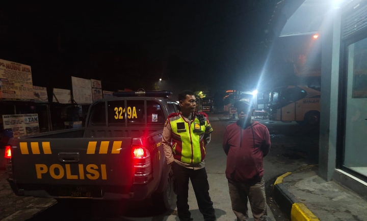 Antisipasi Potensi Gangguan Kamtibmas, Personil Polsek Klari Lakukan Patroli di Terminal Klari